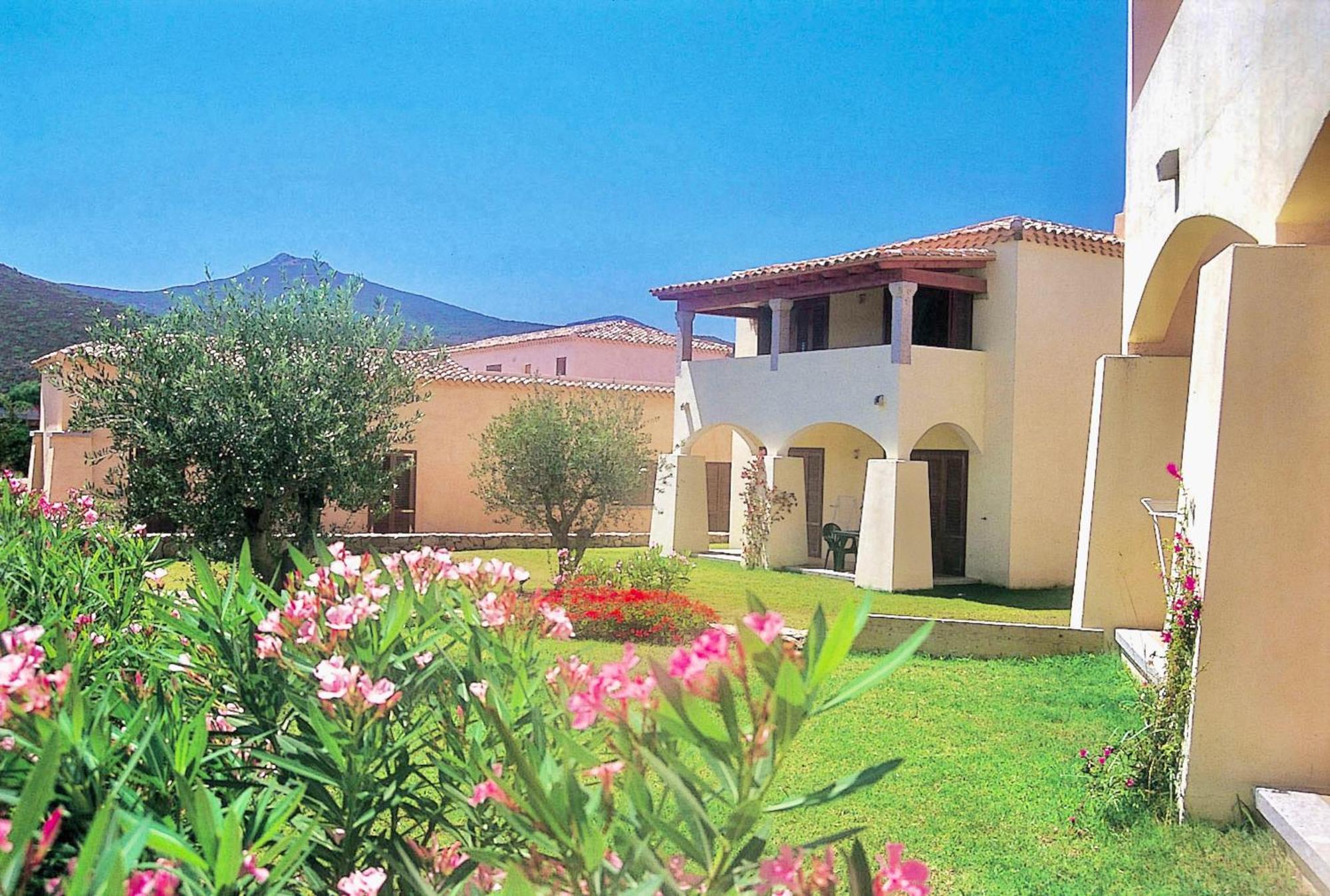 Residence With Private Beach In Marinella マリネッラ エクステリア 写真